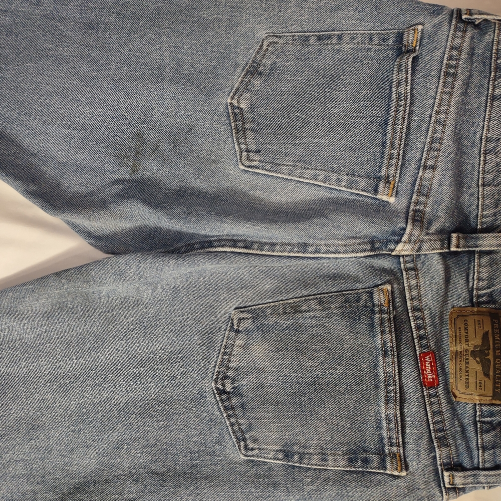 Wrangler Men's Light Blue Relaxed Jeans